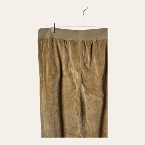 0065. ABOUND VELVET JOGGERS GOLD IN COLOR SIZE LARGE - Picture 8 of 10